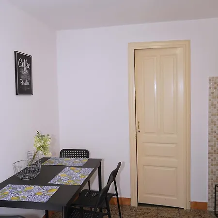 With Terrace In The Centre Of Holiday home